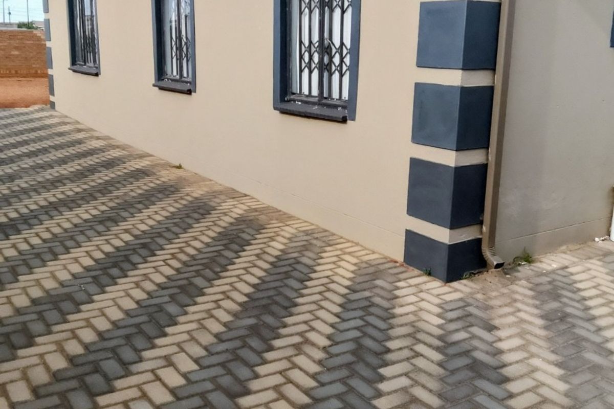 House To Rent in Protea Glen, Soweto - Photo 2
