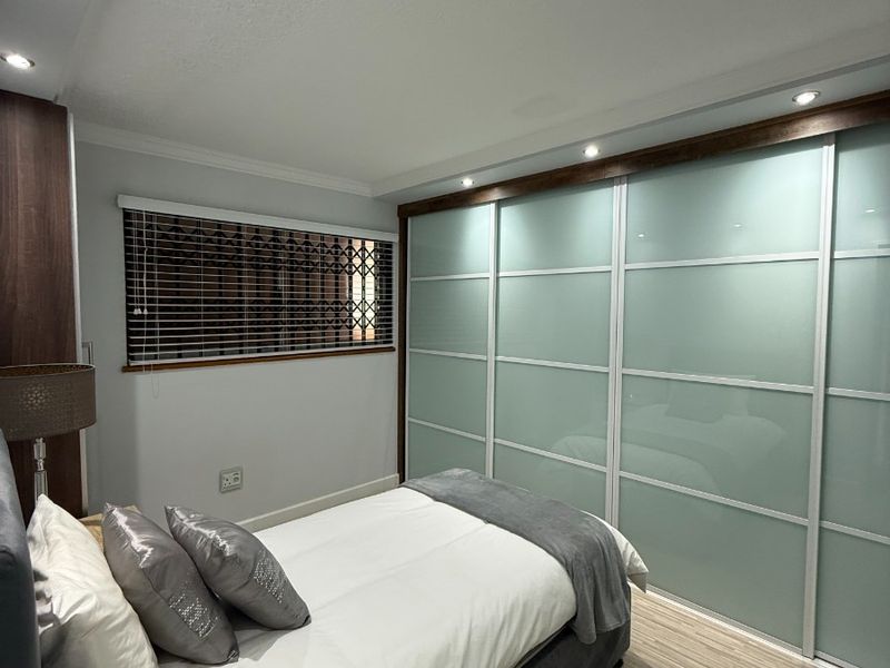 Apartment For Sale in Humewood, Port Elizabeth - Photo 7