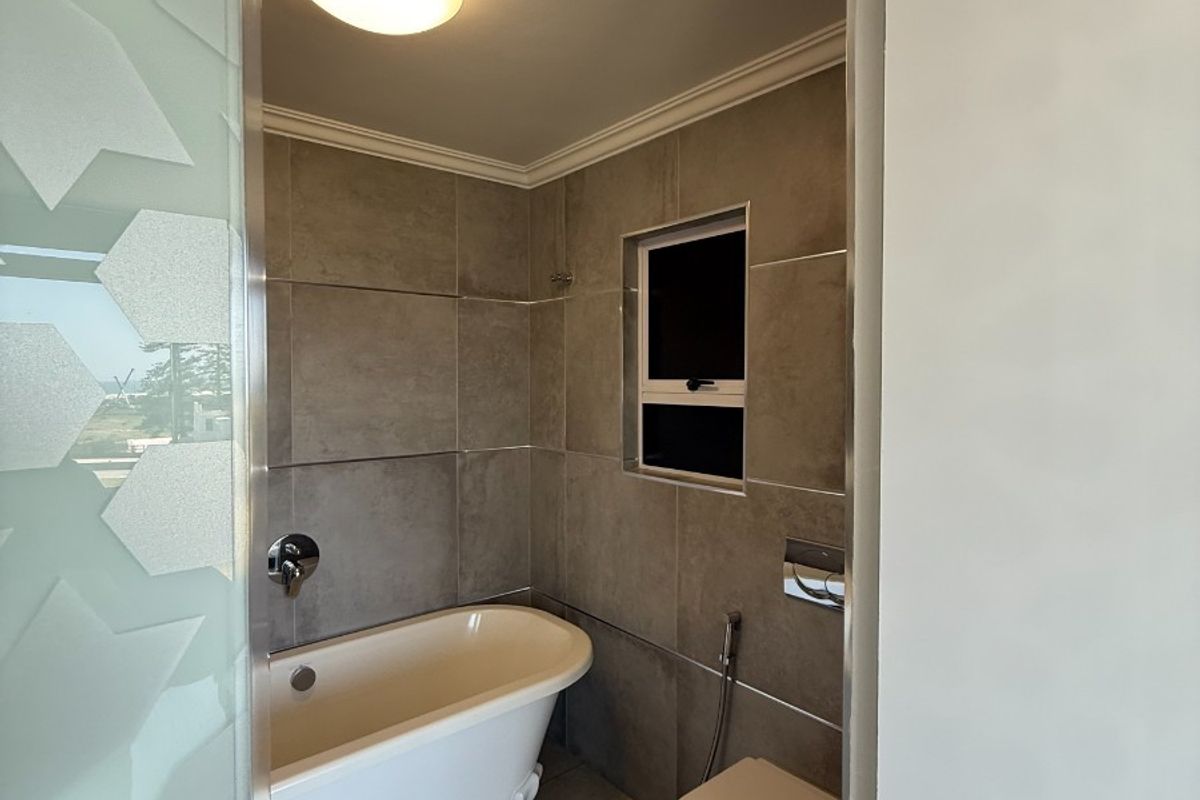 Apartment For Sale in Humewood, Port Elizabeth - Photo 3