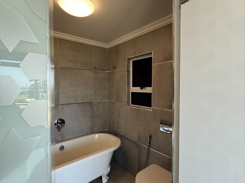 Apartment For Sale in Humewood, Port Elizabeth - Photo 3