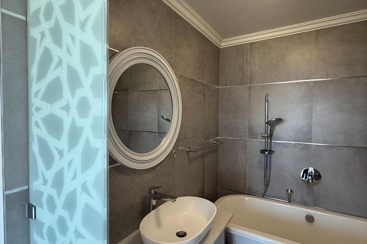 Apartment For Sale in Humewood, Port Elizabeth - Photo 2