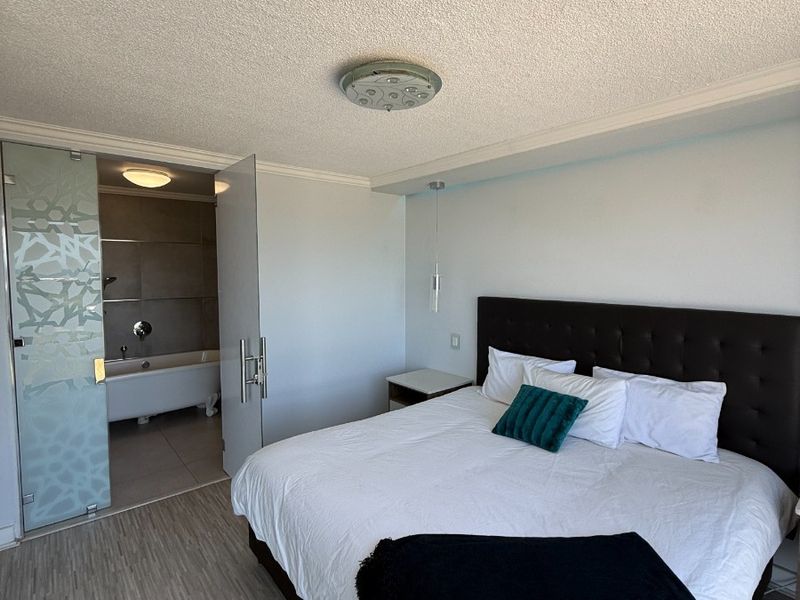Apartment For Sale in Humewood, Port Elizabeth - Photo 4
