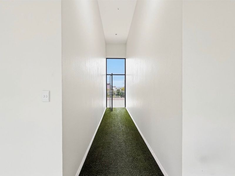 Luxurious Four Bedroom Corner Stand Residence in Helderfontein Estate - Photo 10