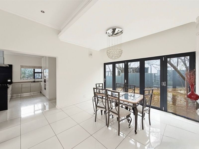 Luxurious Four Bedroom Corner Stand Residence in Helderfontein Estate - Photo 6
