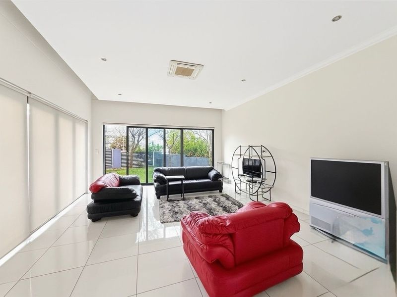 Luxurious Four Bedroom Corner Stand Residence in Helderfontein Estate - Photo 5