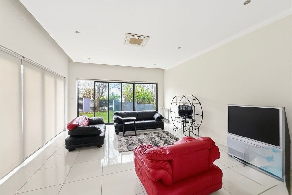 Luxurious Four Bedroom Corner Stand Residence in Helderfontein Estate - Photo 5