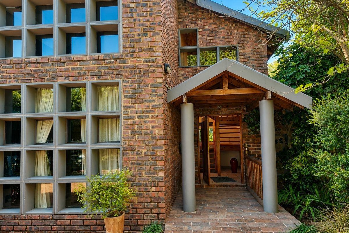 House For Sale in Elarduspark, Pretoria - Photo 2
