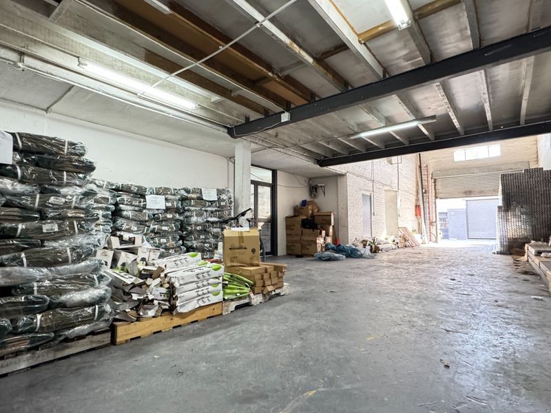 424m2 Industrial Property with Retail space To Let on Montague Gardens, Cape Town - Photo 6
