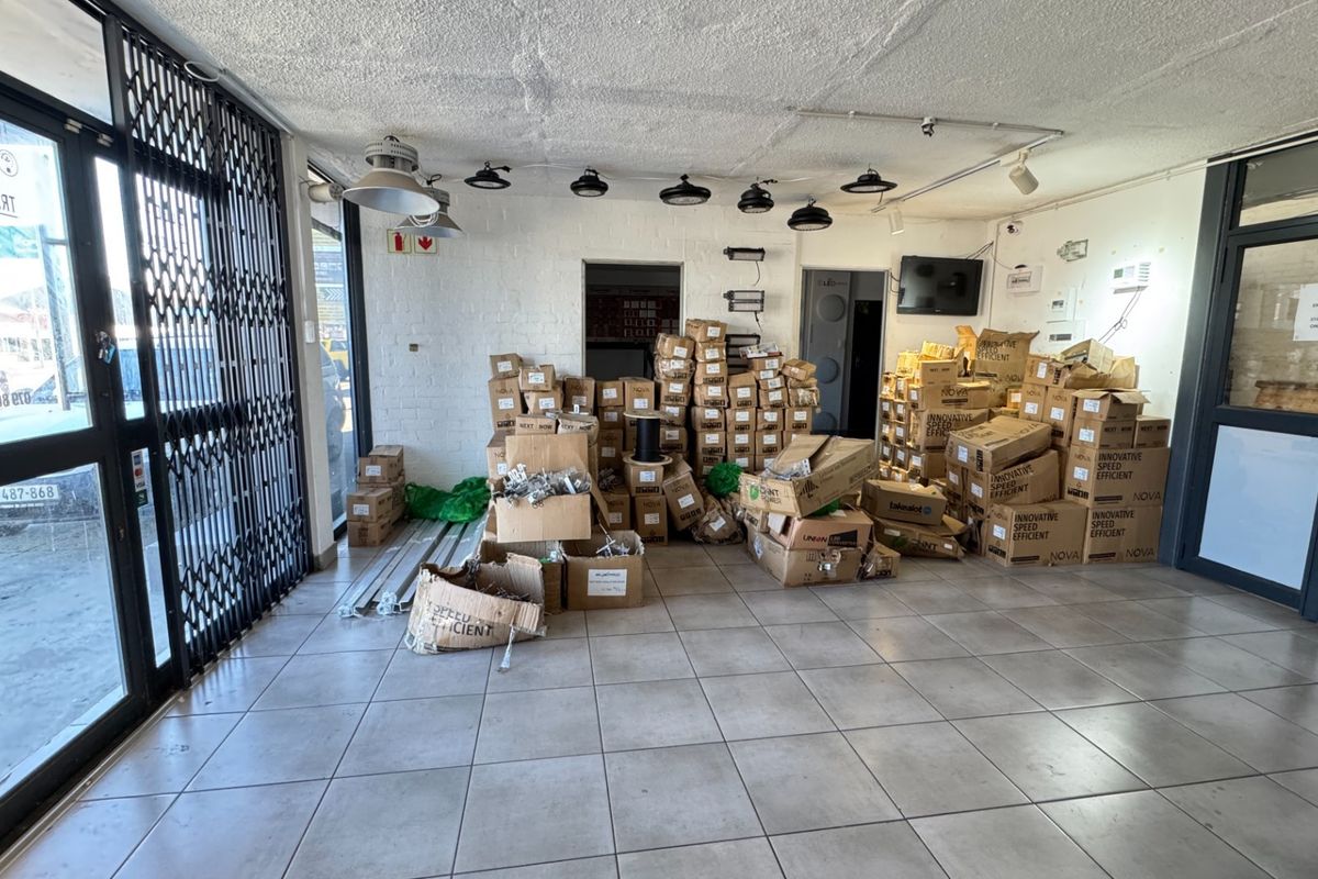 424m2 Industrial Property with Retail space To Let on Montague Gardens, Cape Town - Photo 3
