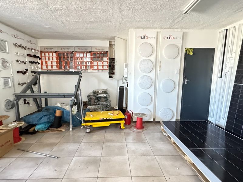 424m2 Industrial Property with Retail space To Let on Montague Gardens, Cape Town - Photo 5