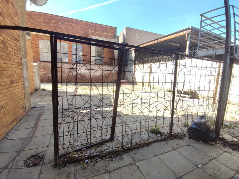 20 Units and 2 Shops For Sale in Klerksdorp Central, Klerksdorp, North West - Photo 3