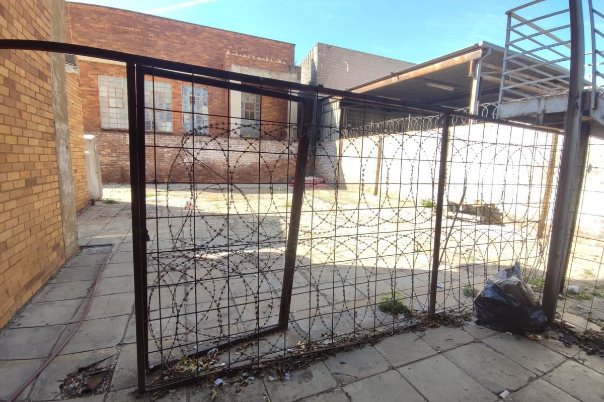 20 Units and 2 Shops For Sale in Klerksdorp Central, Klerksdorp, North West - Photo 3