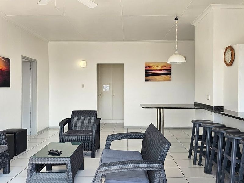 Pristine Spacious 3 Bedroom Apartment Sea Views - Photo 3