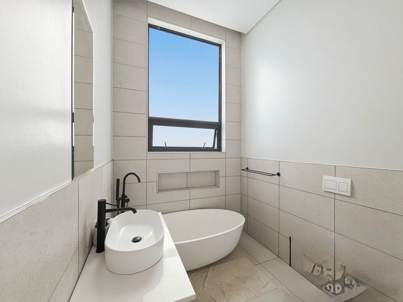 Architectural Masterpiece on the Greenbelt Exceptional Luxury Living - Photo 10