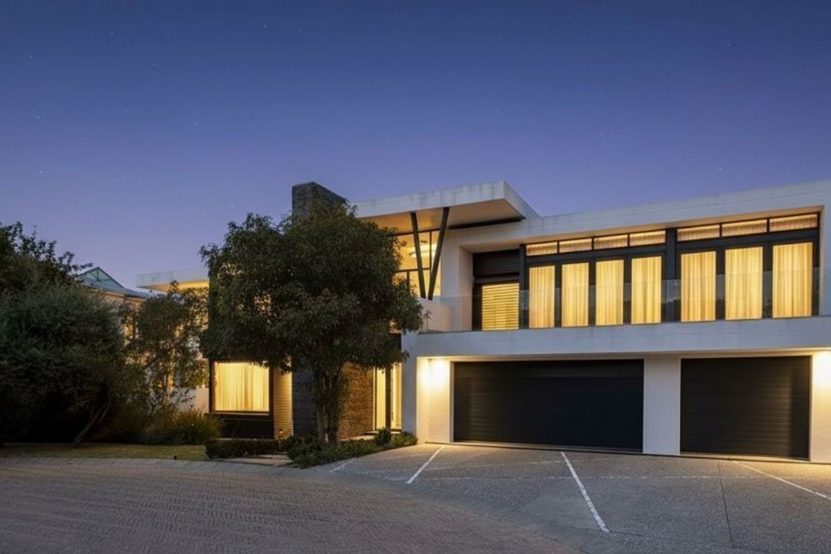 Architectural Masterpiece on the Greenbelt Exceptional Luxury Living - Photo 2