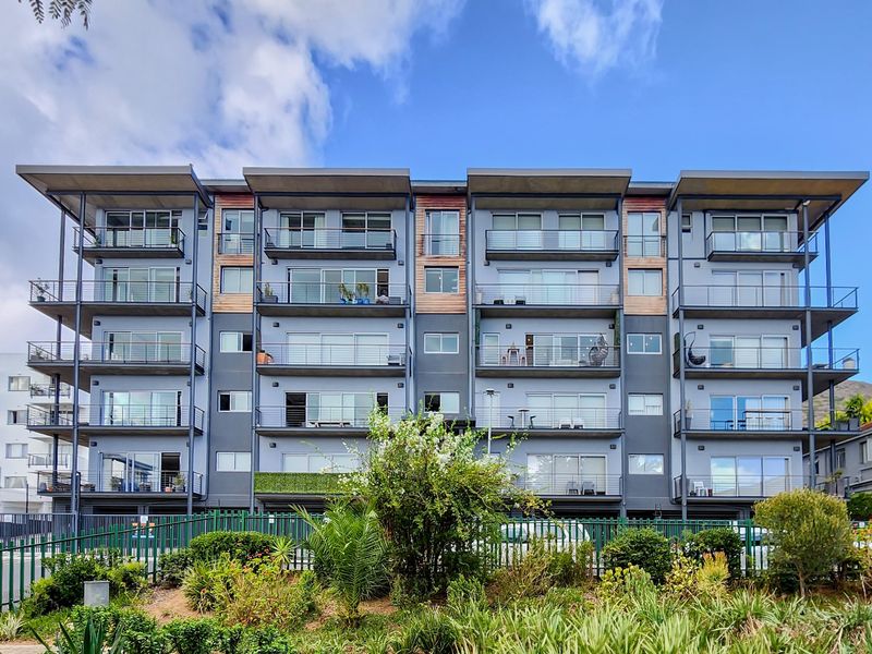 Spectacular Top-Floor Duplex Penthouse with Ocean Views in Prime Green Point Location to Rent - Photo 1