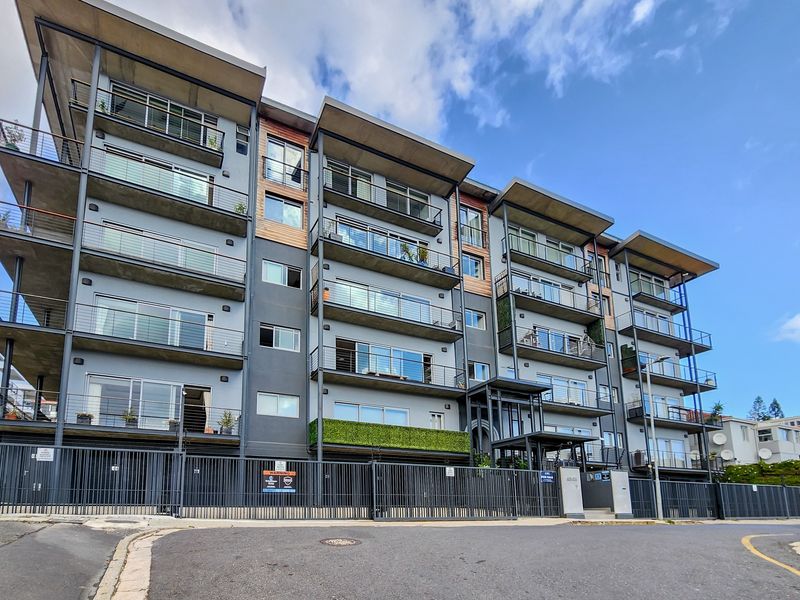 Spectacular Top-Floor Duplex Penthouse with Ocean Views in Prime Green Point Location to Rent - Photo 2