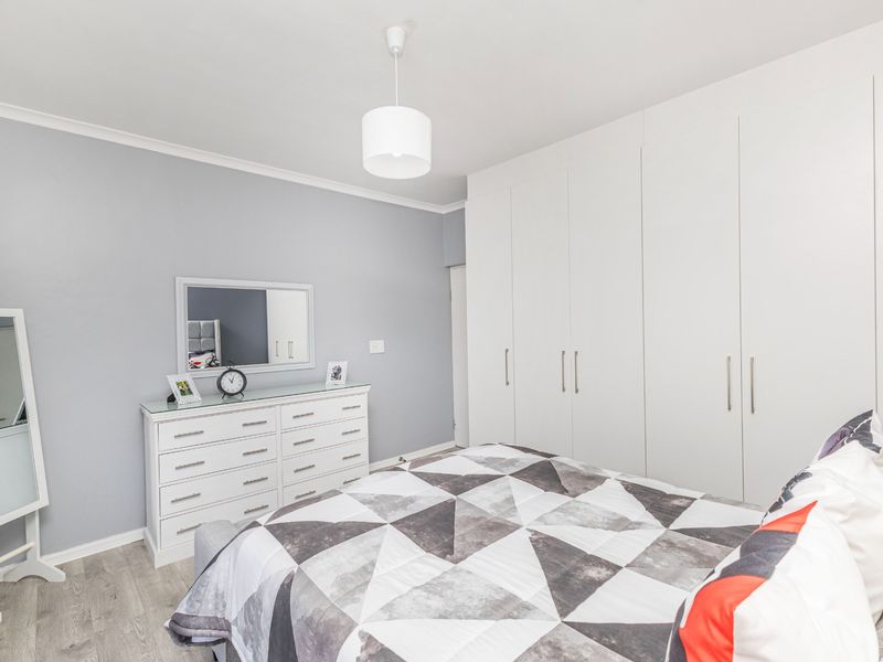Immaculate 2-Bedroom Apartment in Burgundy Estate - Photo 6