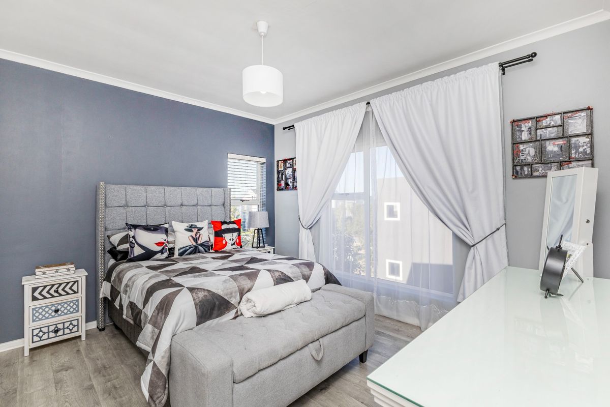 Immaculate 2-Bedroom Apartment in Burgundy Estate - Photo 5