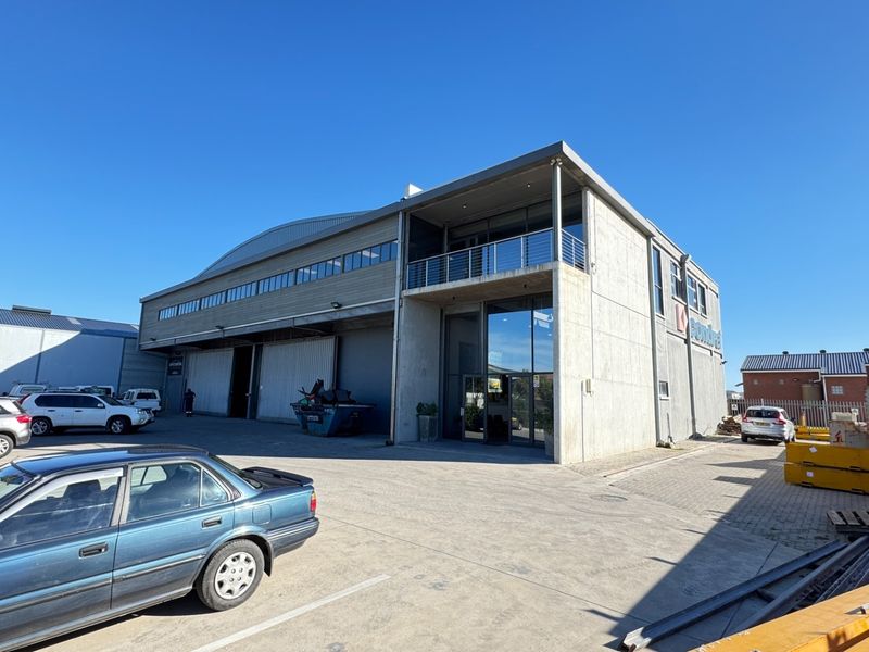 Industrial Warehouse To Let in Rivergate, Cape Town | Cranes, Yard and Parking - Photo 1