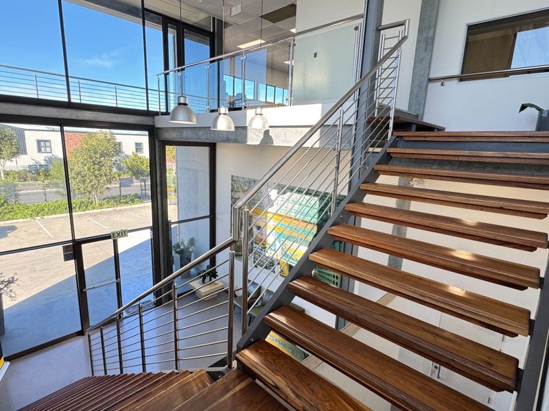 Industrial Warehouse To Let in Rivergate, Cape Town | Cranes, Yard and Parking - Photo 8