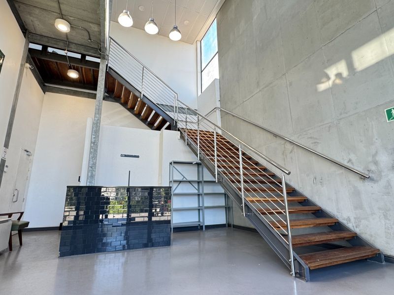 Industrial Warehouse To Let in Rivergate, Cape Town | Cranes, Yard and Parking - Photo 6