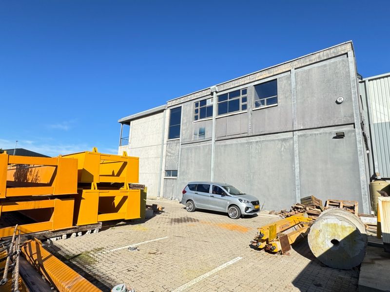 Industrial Warehouse To Let in Rivergate, Cape Town | Cranes, Yard and Parking - Photo 9