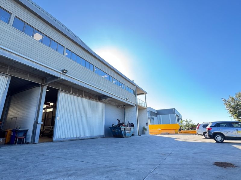 Industrial Warehouse To Let in Rivergate, Cape Town | Cranes, Yard and Parking - Photo 3