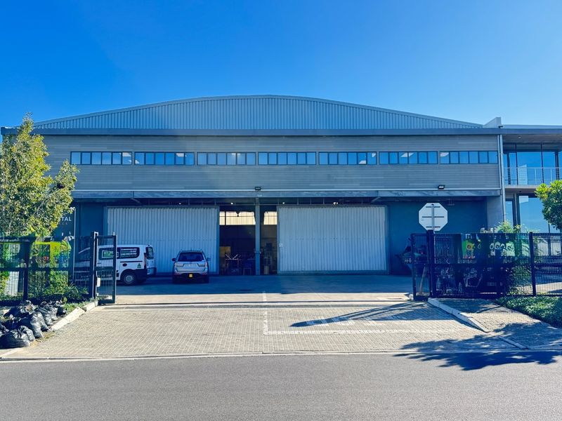 Industrial Warehouse To Let in Rivergate, Cape Town | Cranes, Yard and Parking - Photo 2