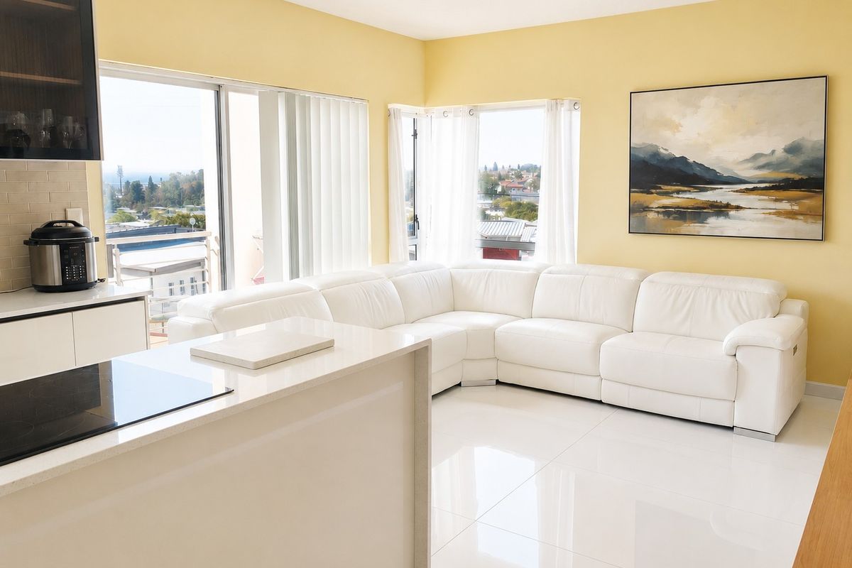 ELEGANT, SPACIOUS LUXURY  3 BED APARTMENT - Photo 2