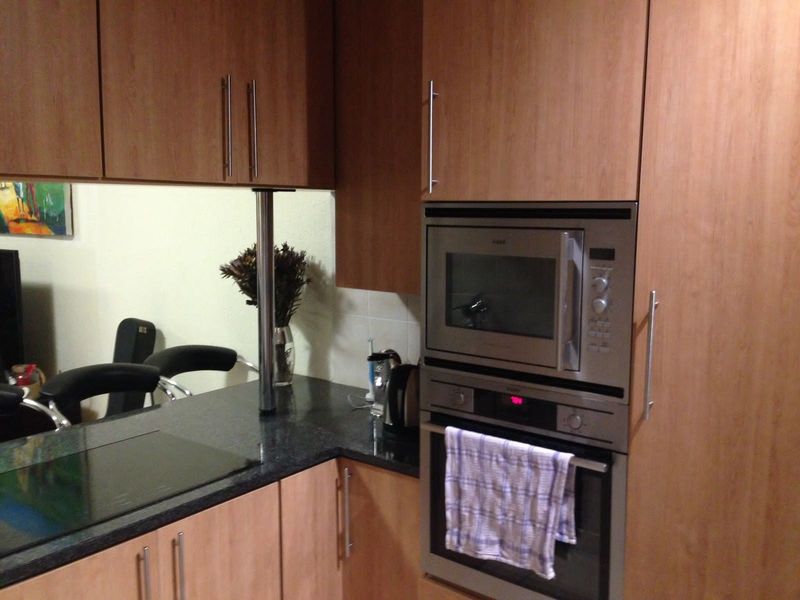 Spacious Ground Floor Unit for Rent - Photo 2