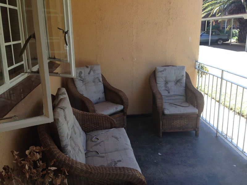 Spacious Ground Floor Unit for Rent - Photo 9