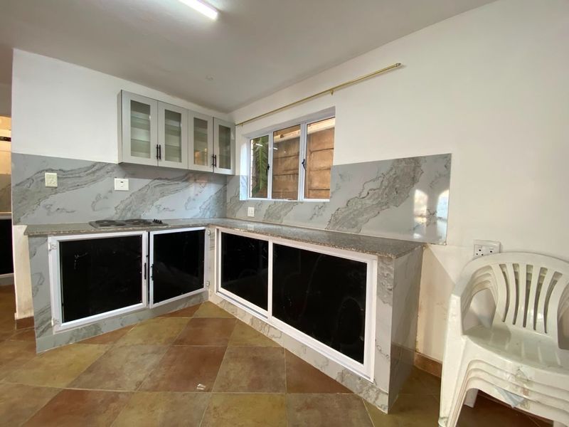 Modern 2 Bedroom Apartment to Let in Bluff - Water Included | R7,500 per Month - Photo 2