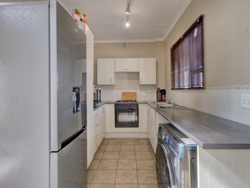 Apartment For Sale in Honeydew, Roodepoort - Photo 7
