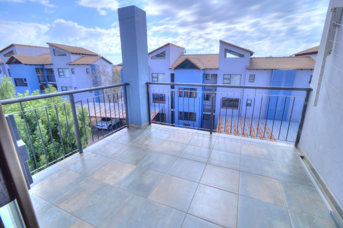 Apartment For Sale in Honeydew, Roodepoort - Photo 2