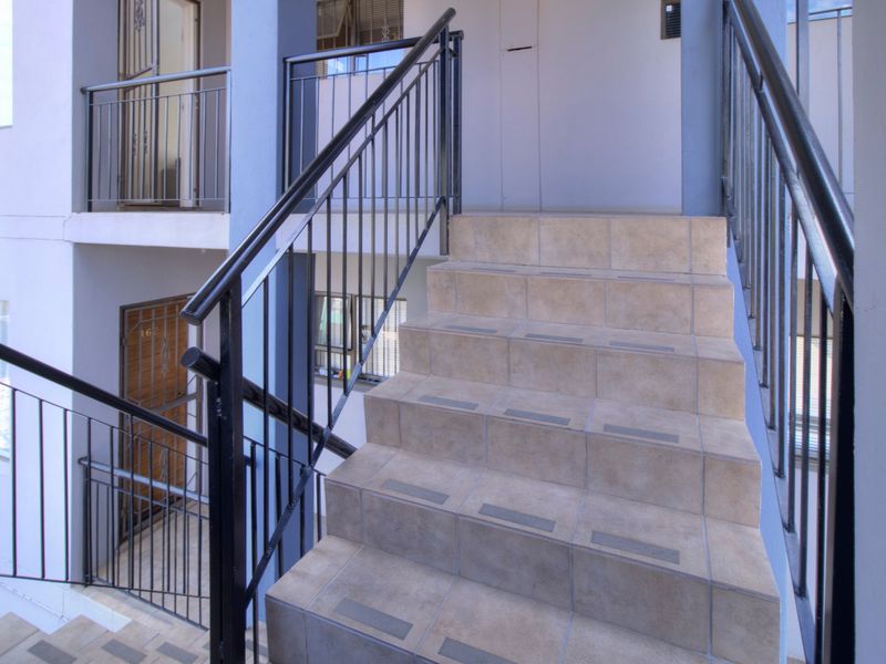 Apartment For Sale in Honeydew, Roodepoort - Photo 3