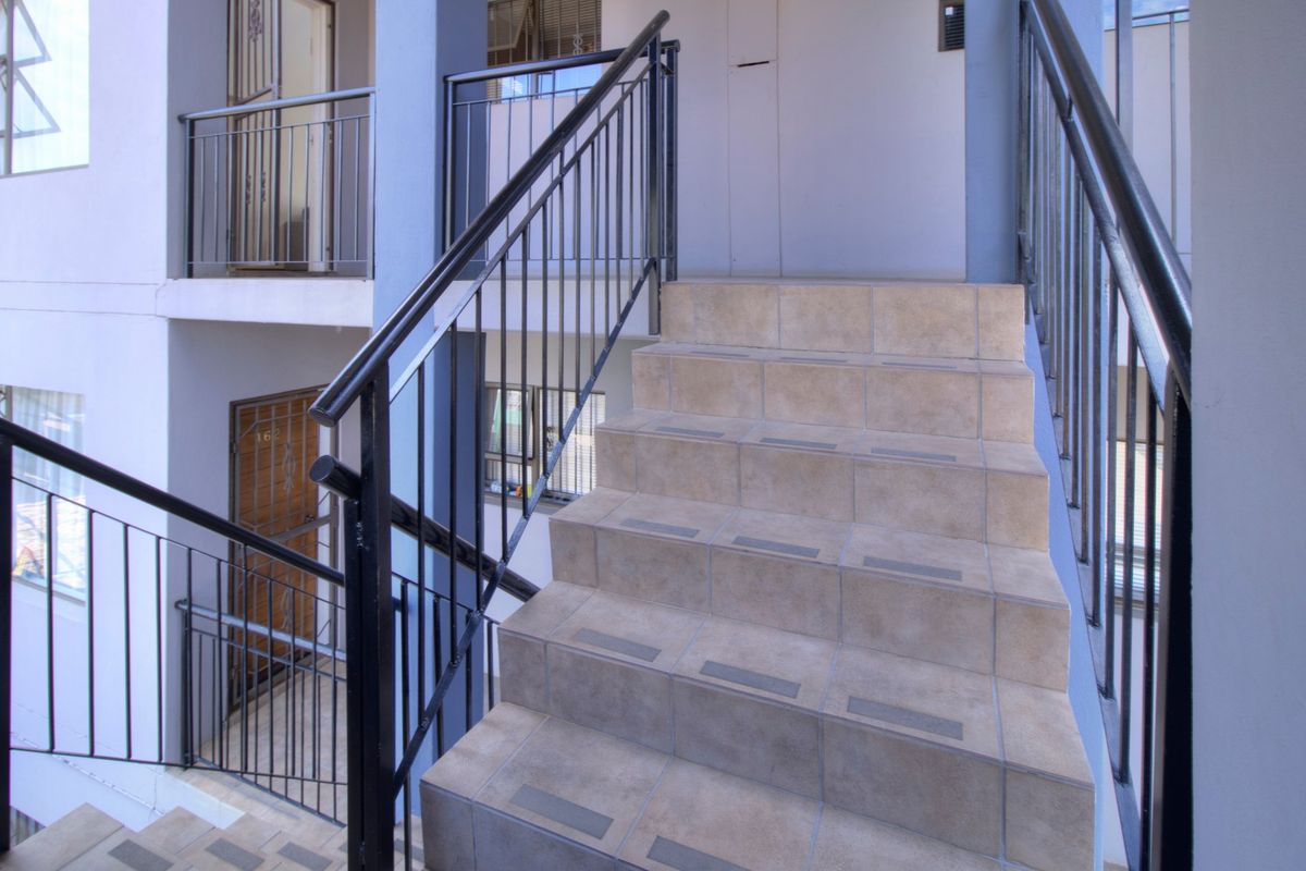 Apartment For Sale in Honeydew, Roodepoort - Photo 3