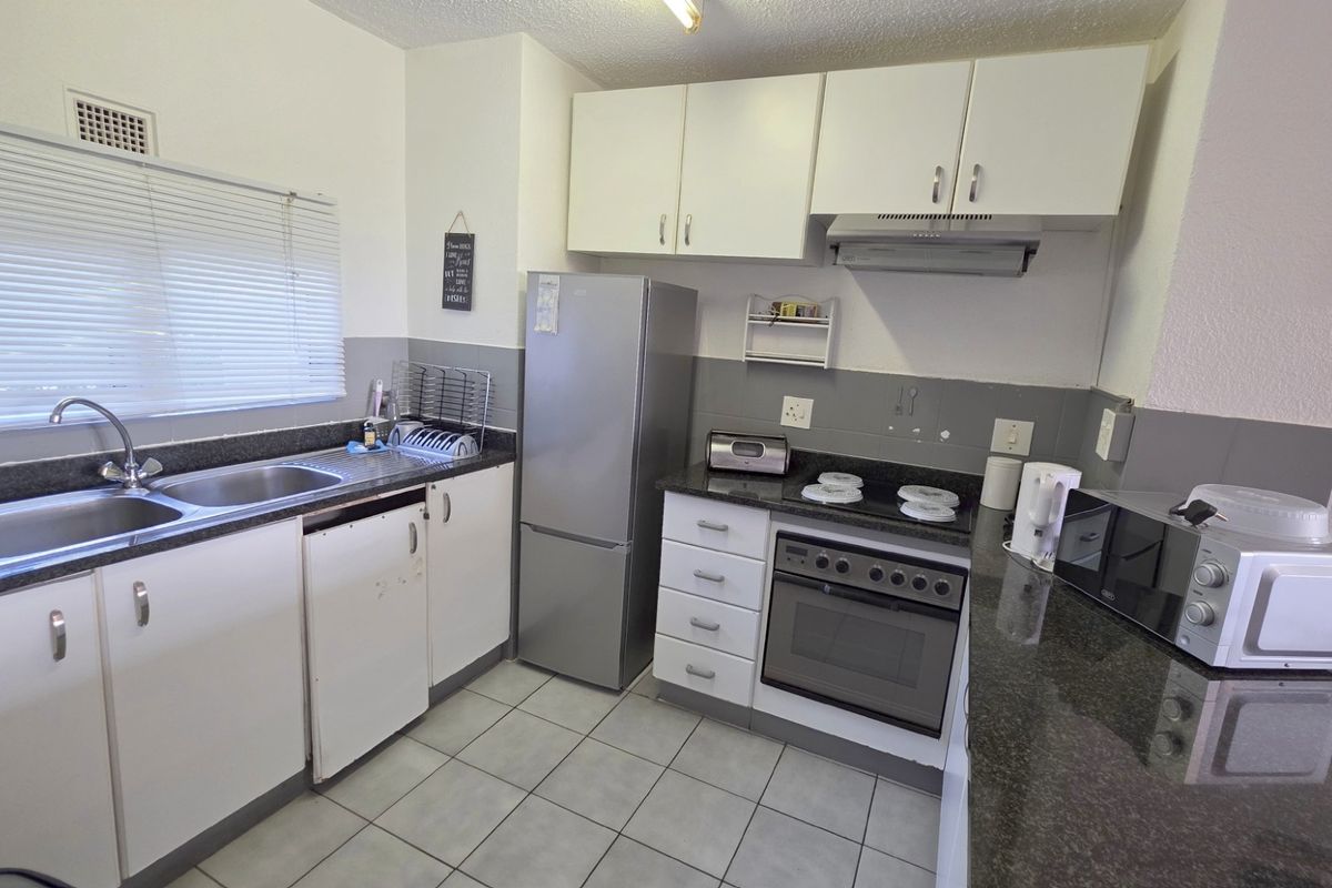 2 bedroom, 1 bathroom  Beachfront Apartment For Sale in Popular Complex in Uvongo Beach - Photo 5