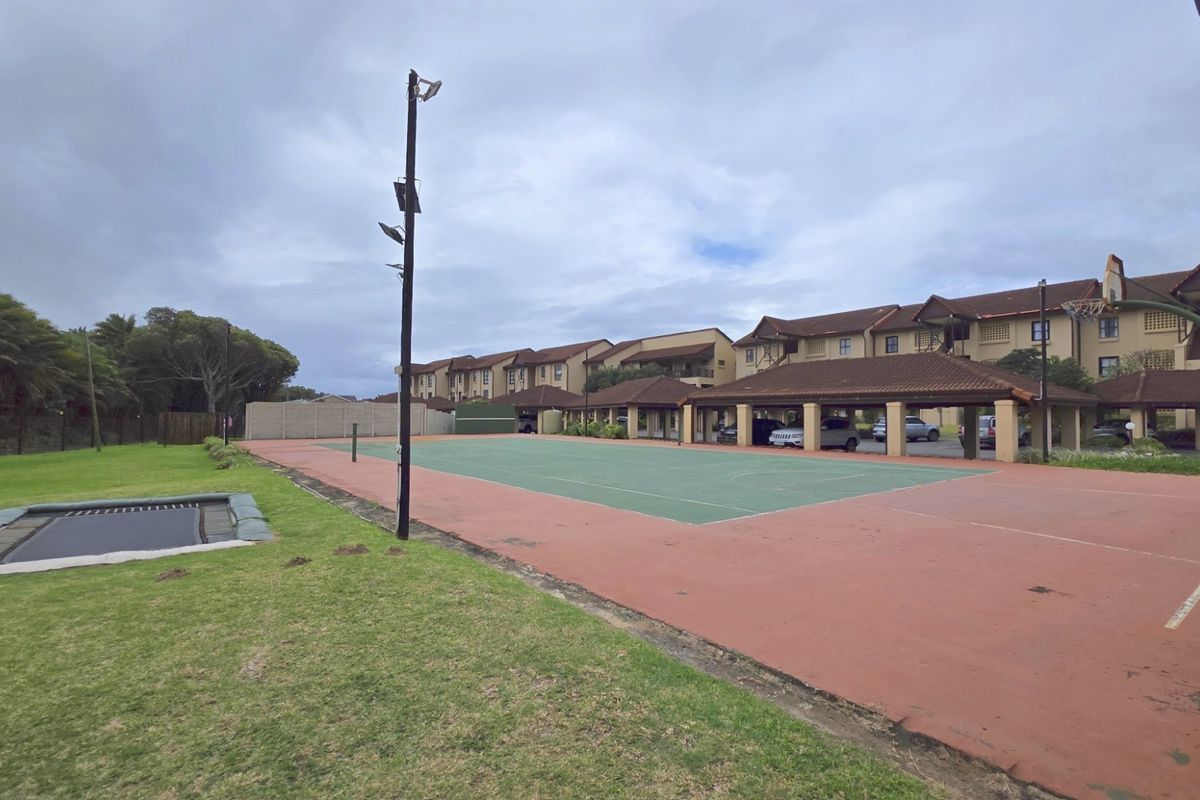 Spectacular 3 Bedroom. 2 Bathroom Beachfront Apartment For Sale in Pristine Complex in Shelly Beach - Photo 4