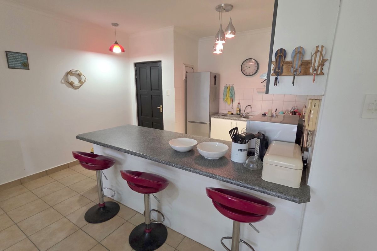 Spectacular 3 Bedroom. 2 Bathroom Beachfront Apartment For Sale in Pristine Complex in Shelly Beach - Photo 5