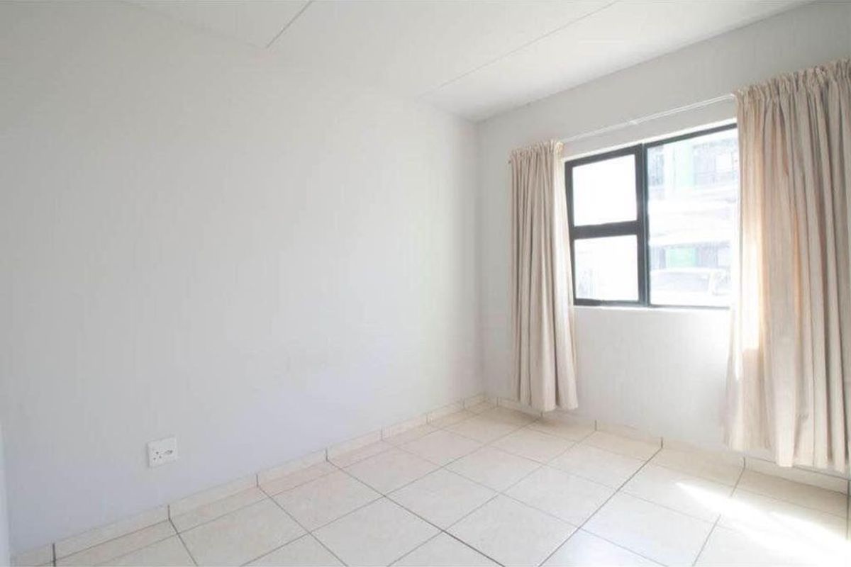 Modern 1-Bedroom Apartment in Secure Family-Friendly Complex - Photo 3