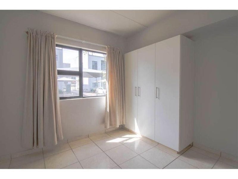 Modern 1-Bedroom Apartment in Secure Family-Friendly Complex - Photo 4
