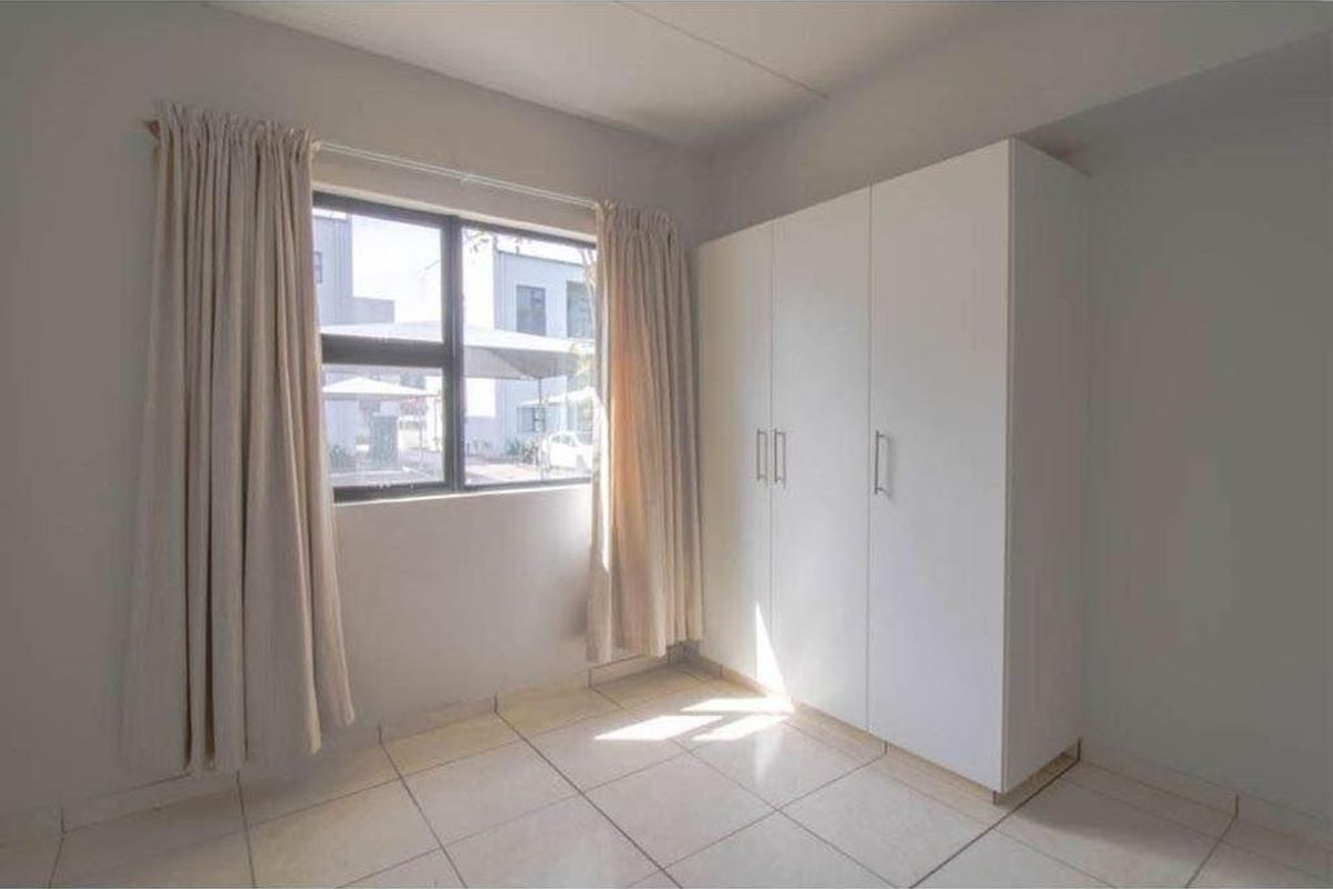 Modern 1-Bedroom Apartment in Secure Family-Friendly Complex - Photo 4