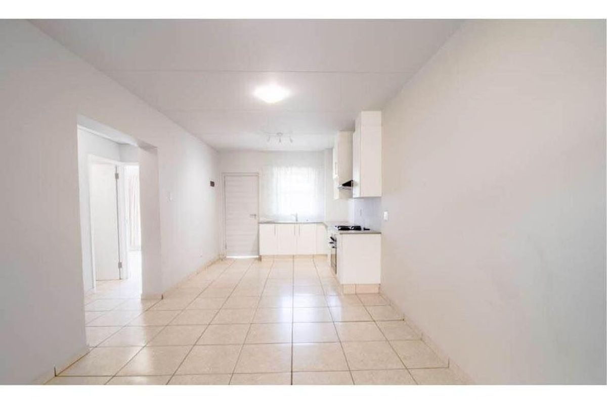Modern 1-Bedroom Apartment in Secure Family-Friendly Complex - Photo 2