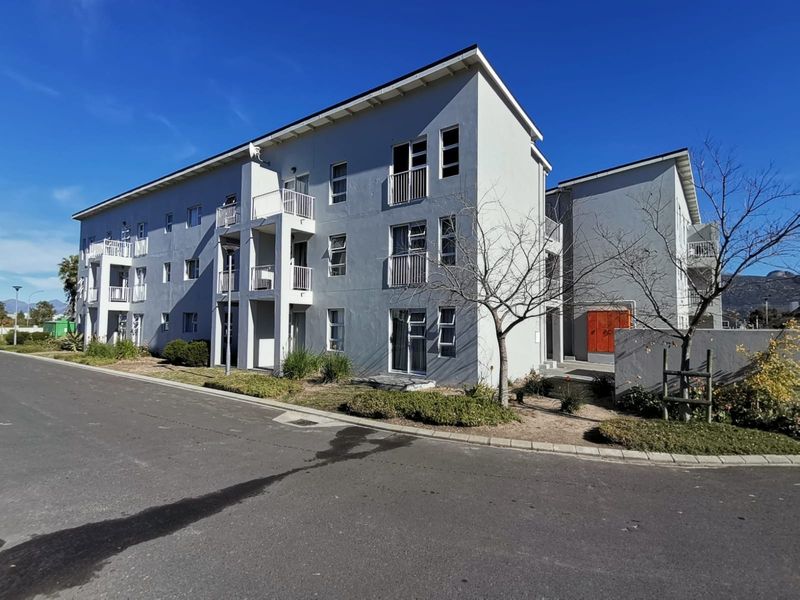 Bachelor Apartment For Sale in La Vie Estate, Paarl - Photo 1