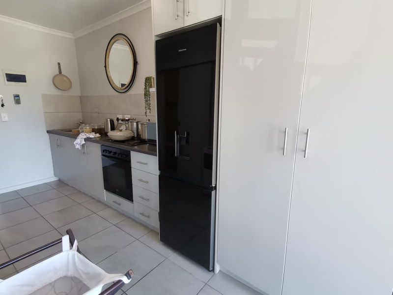 Bachelor Apartment For Sale in La Vie Estate, Paarl - Photo 4
