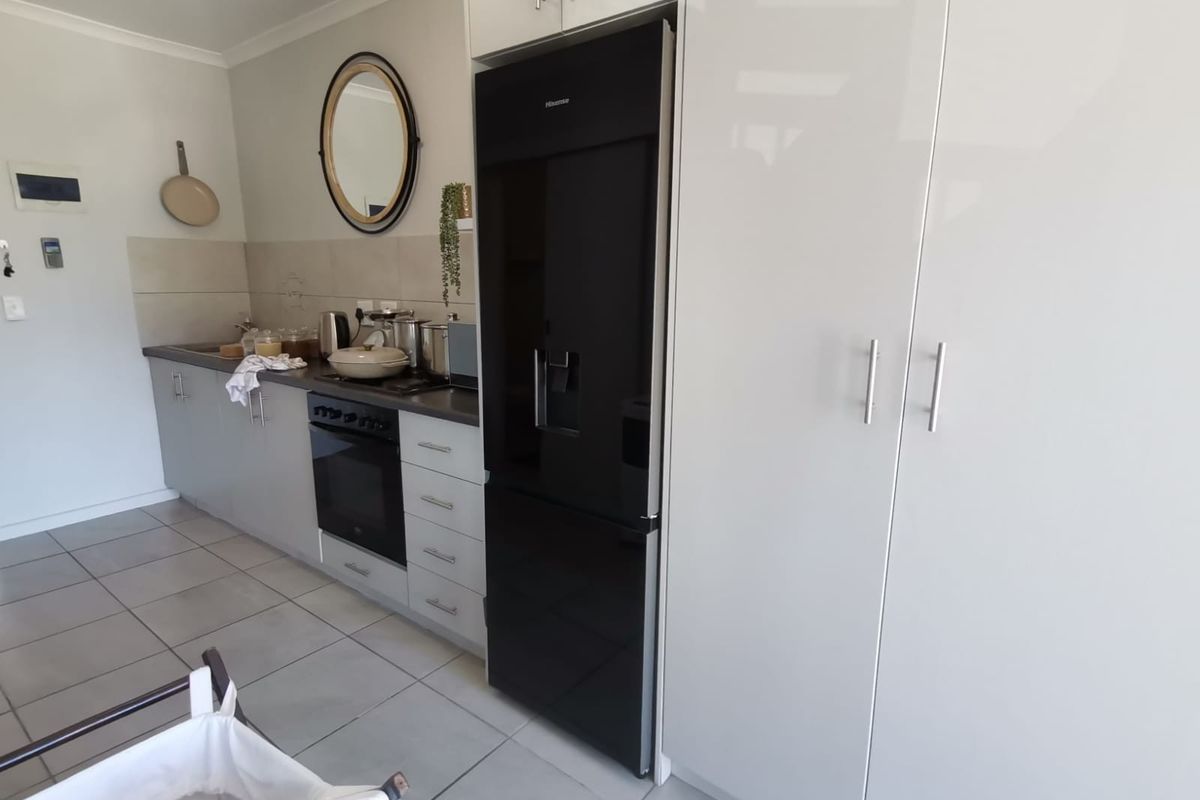 Bachelor Apartment For Sale in La Vie Estate, Paarl - Photo 4