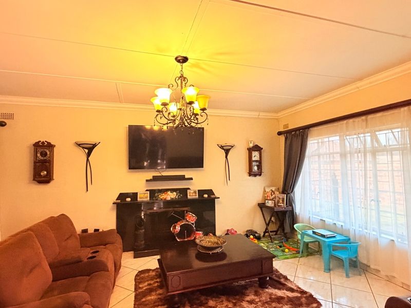 House For Sale in Ingagane, Newcastle, KwaZulu Natal - Photo 8