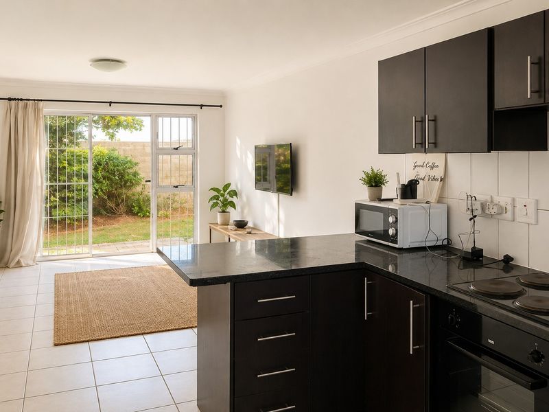 Light bright 2 bed ground floor apartment avail 1 July - Melkbosstrand - Photo 1