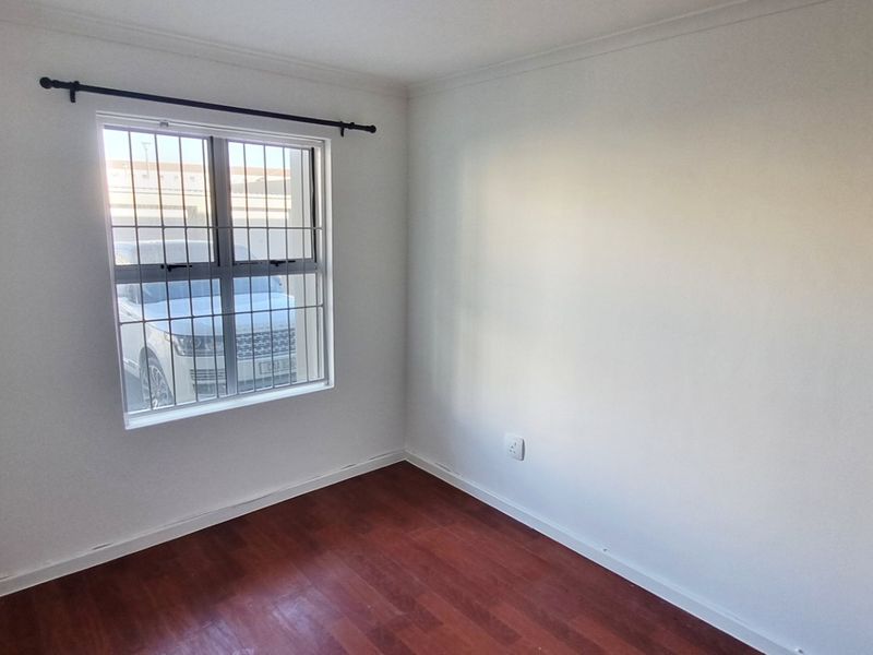 Light bright 2 bed ground floor apartment avail 1 July - Melkbosstrand - Photo 7